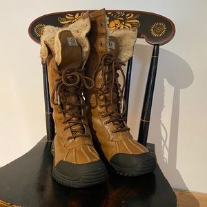 🍂🍁UGG Adirondack size 4 Women’s/Girls🍂🍁🍁